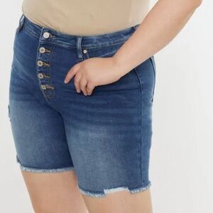 Curvy buttonfly denim shorts